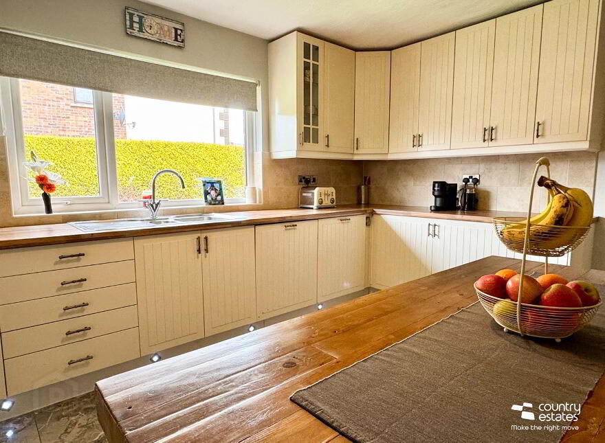 35 Russell Manor, Ballyclare, BT39 9YR