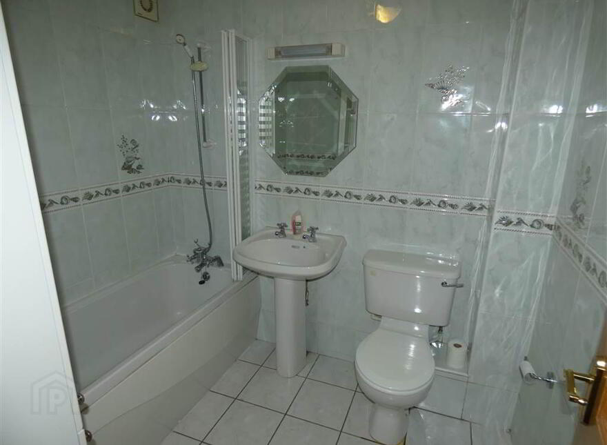 Apt, 2 Annavale House, Carryduff, Belfast, BT8 8DN