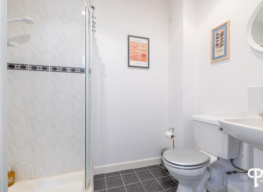 52E Wellington Park, Belfast, BT9 6DP