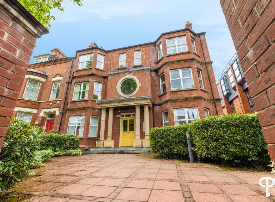 52E Wellington Park, Belfast, BT9 6DP