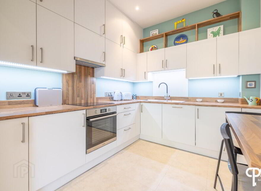 52E Wellington Park, Belfast, BT9 6DP