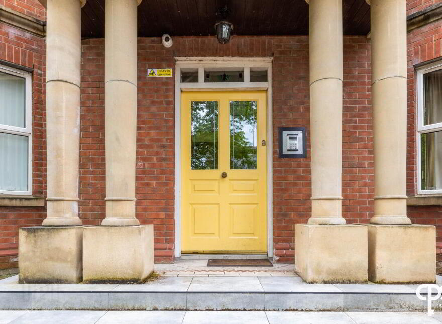 52E Wellington Park, Belfast, BT9 6DP