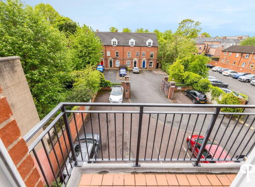 52E Wellington Park, Belfast, BT9 6DP