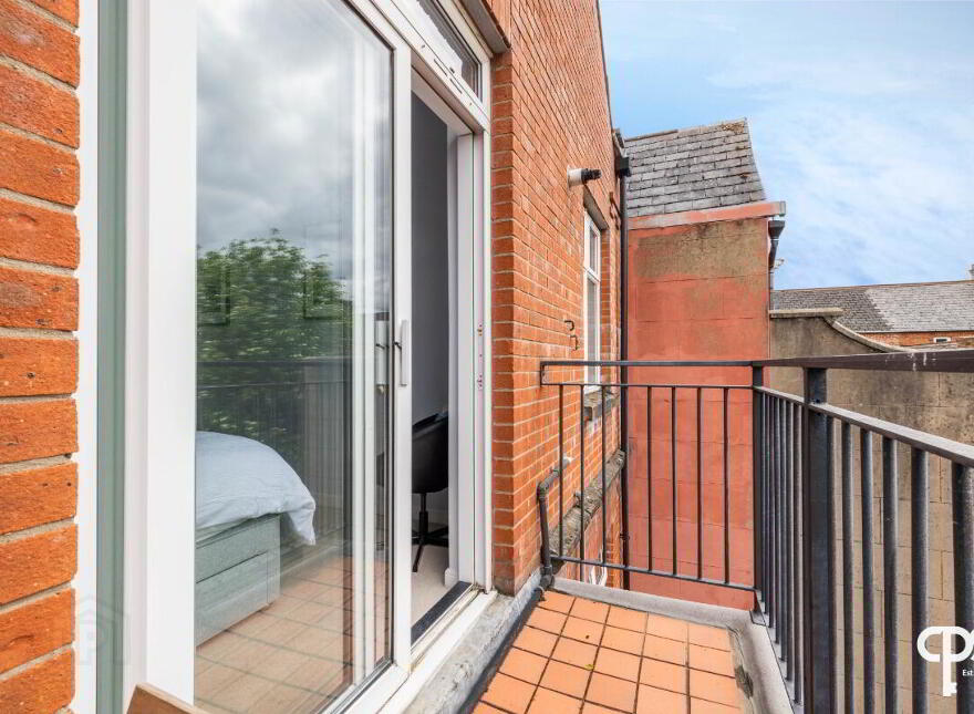 52E Wellington Park, Belfast, BT9 6DP