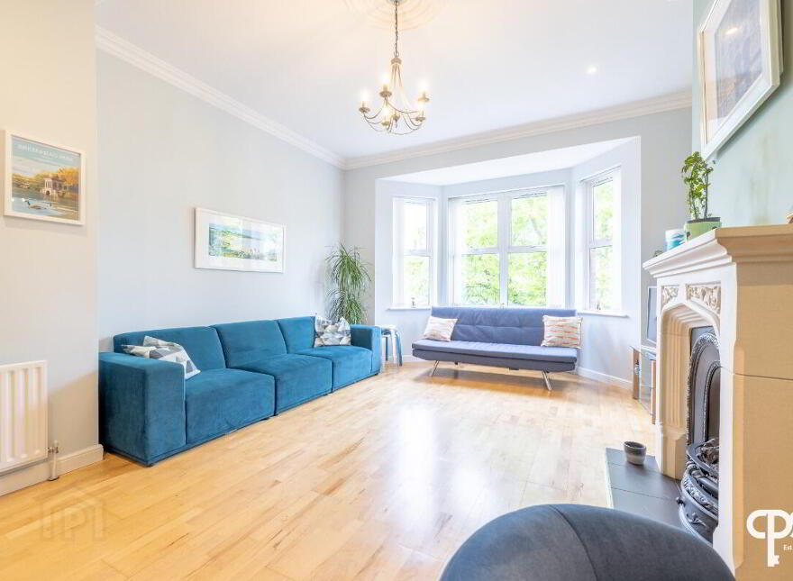 52E Wellington Park, Belfast, BT9 6DP