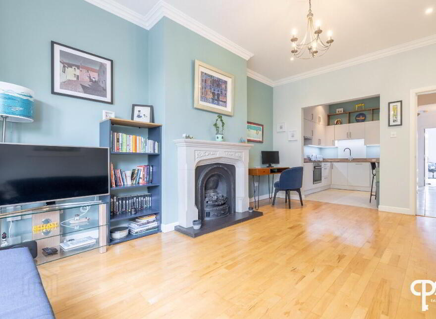 52E Wellington Park, Belfast, BT9 6DP