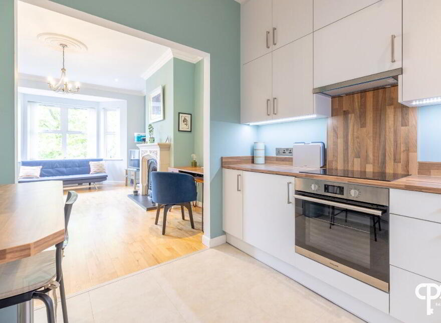52E Wellington Park, Belfast, BT9 6DP