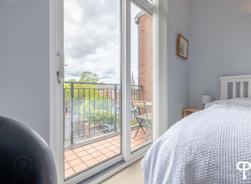 52E Wellington Park, Belfast, BT9 6DP