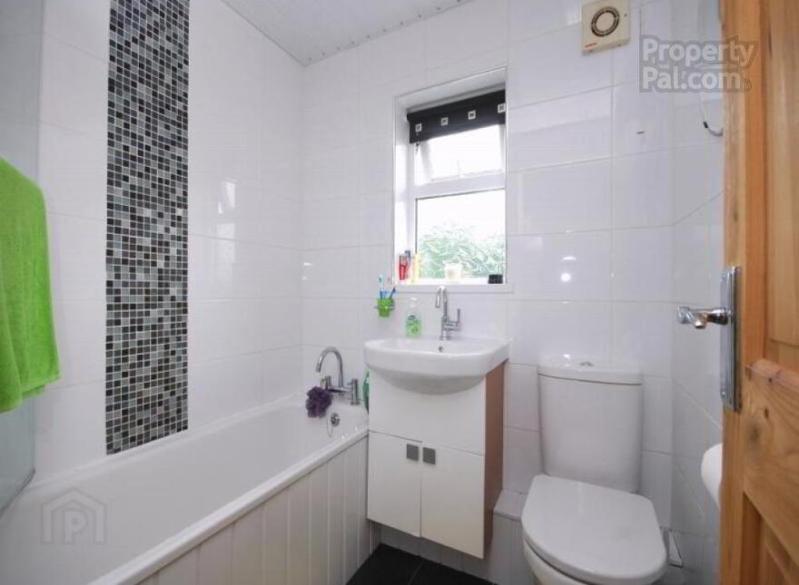 7f Glenarm Square, Finaghy, Belfast, BT10 0FD