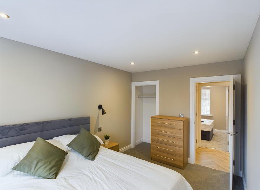 12 Park Place, Ravenhill Road, Belfast, BT6 8FR