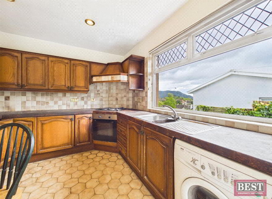 16 Upper Dromore Road, Warrenpoint, Newry, BT34 3PW