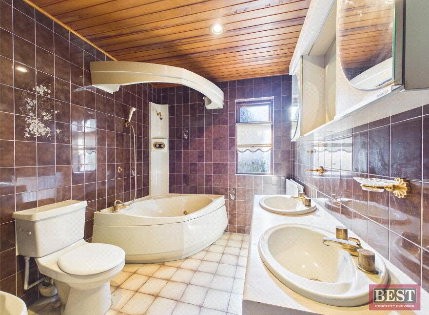 16 Upper Dromore Road, Warrenpoint, Newry, BT34 3PW