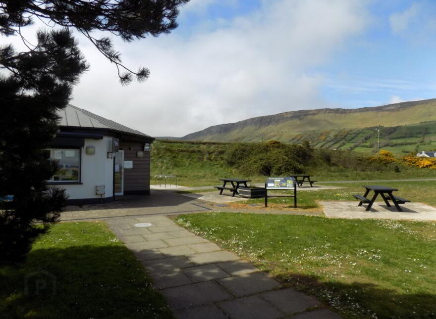 Glenariff Beach Hut, 217 Garron Road, Waterfoot, BT44 0RB