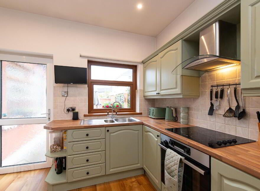 10 Elmfield Avenue, Newtownabbey, BT36 7RS