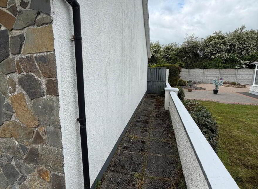 Prague, Patrick`s Avenue, Patrick Street, Portarlington, R32FX67