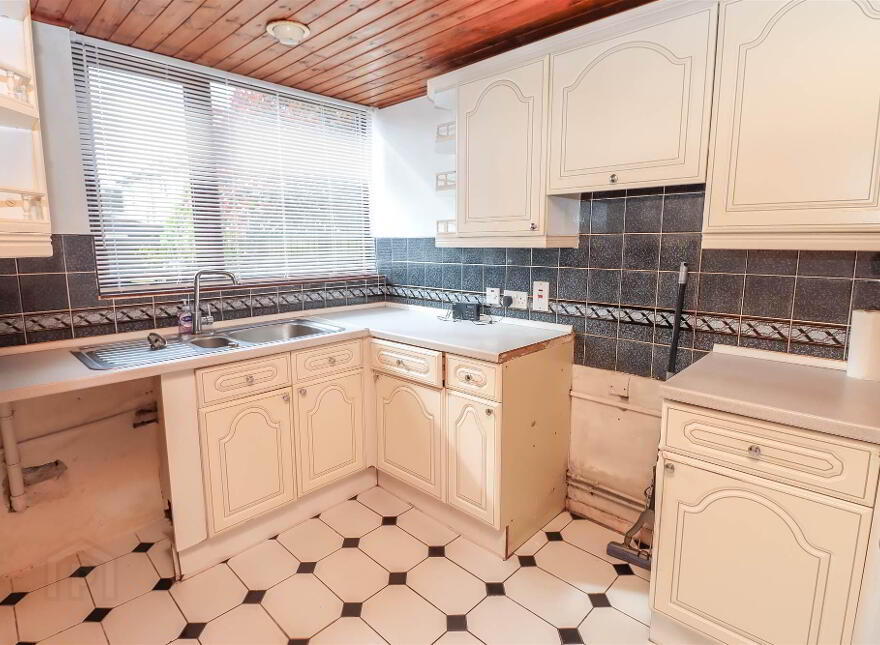 31 Inchmarnock Drive, Dundonald, Belfast, BT16 2ND
