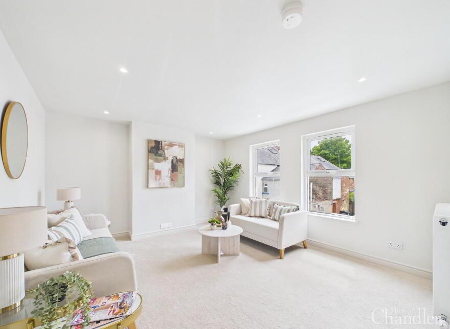 8 Dundela Court, Belfast, BT4 3BG