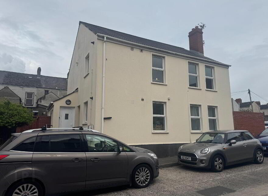 8 Dundela Court, Belfast, BT4 3BG