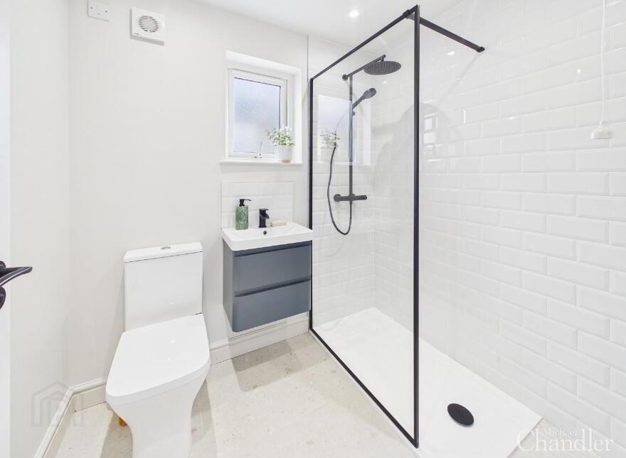 8 Dundela Court, Belfast, BT4 3BG