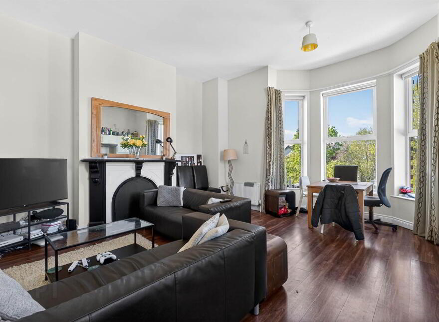 Three Apartments @, 47 Ashley Avenue, Belfast, BT9 7BT