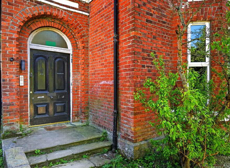 Three Apartments @, 47 Ashley Avenue, Belfast, BT9 7BT