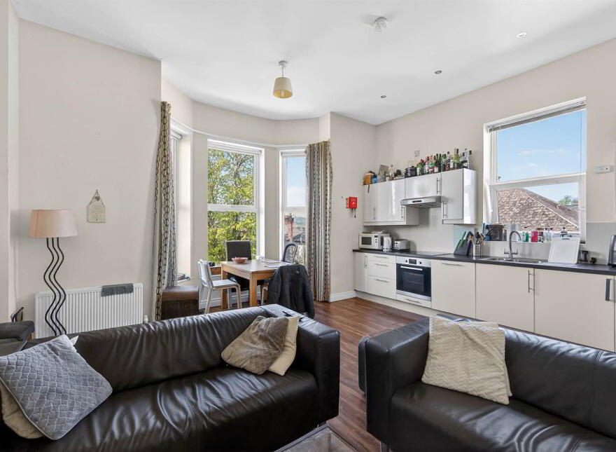 Three Apartments @, 47 Ashley Avenue, Belfast, BT9 7BT