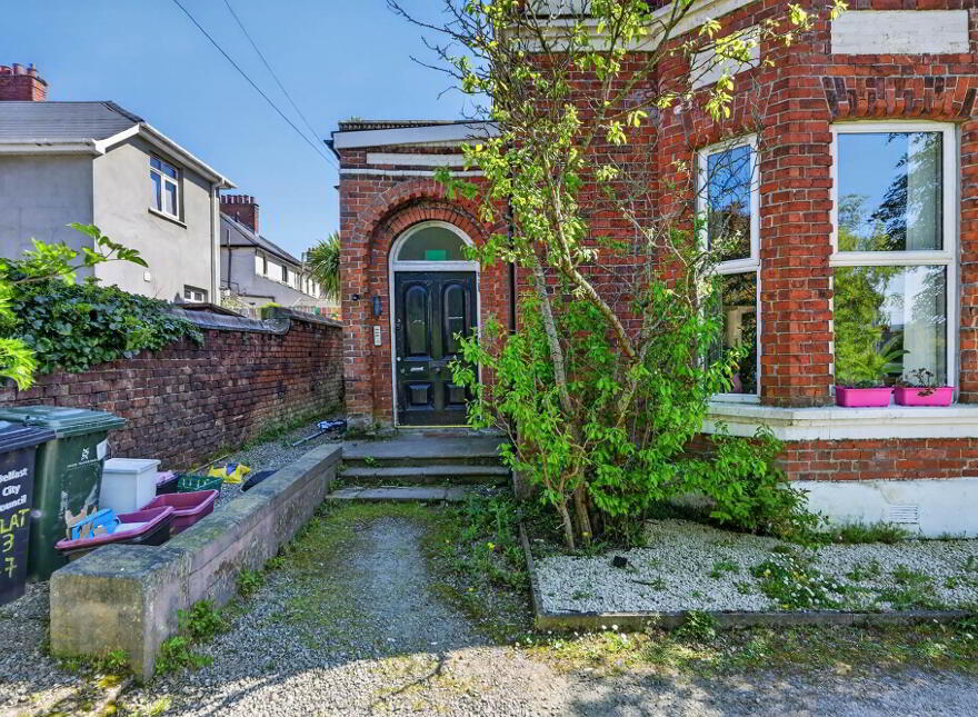 Three Apartments @, 47 Ashley Avenue, Belfast, BT9 7BT