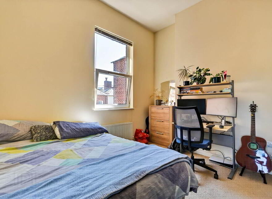 Three Apartments @, 47 Ashley Avenue, Belfast, BT9 7BT