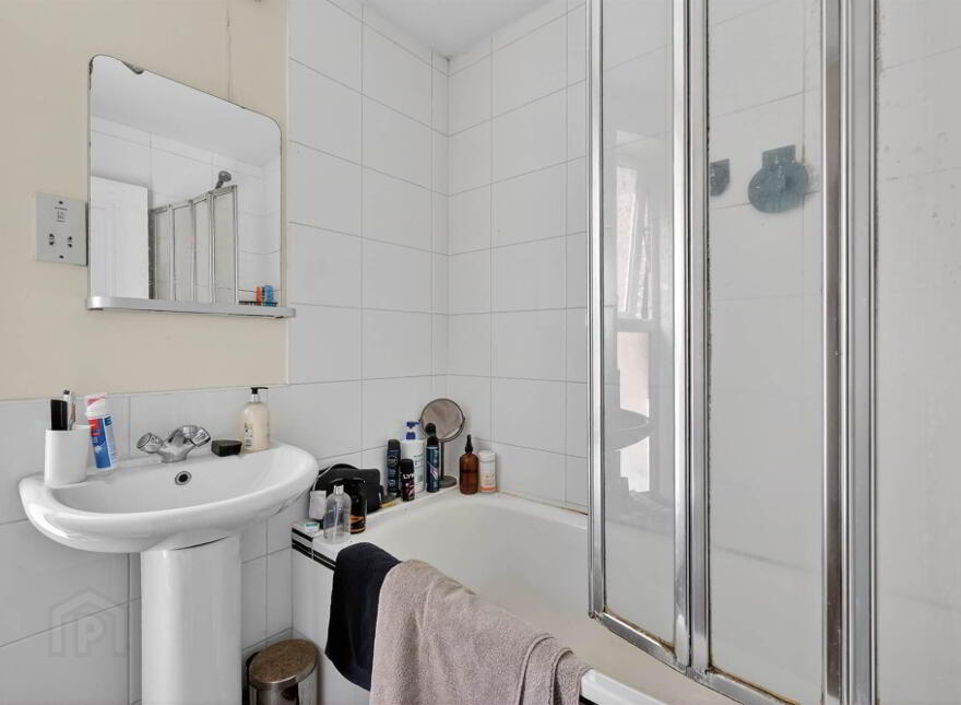 Three Apartments @, 47 Ashley Avenue, Belfast, BT9 7BT