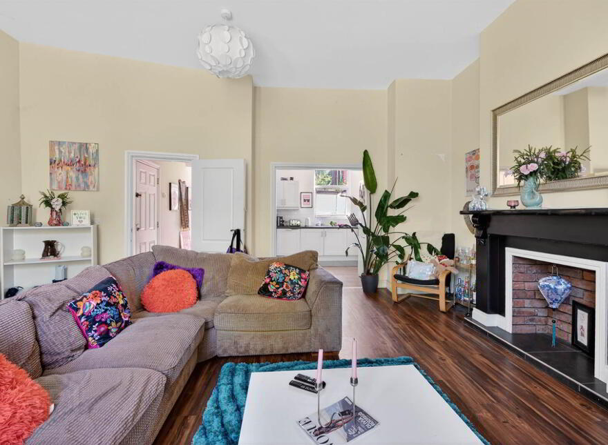 Three Apartments @, 47 Ashley Avenue, Belfast, BT9 7BT
