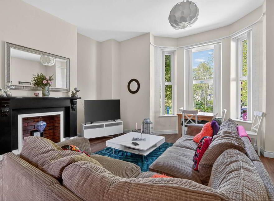 Three Apartments @, 47 Ashley Avenue, Belfast, BT9 7BT