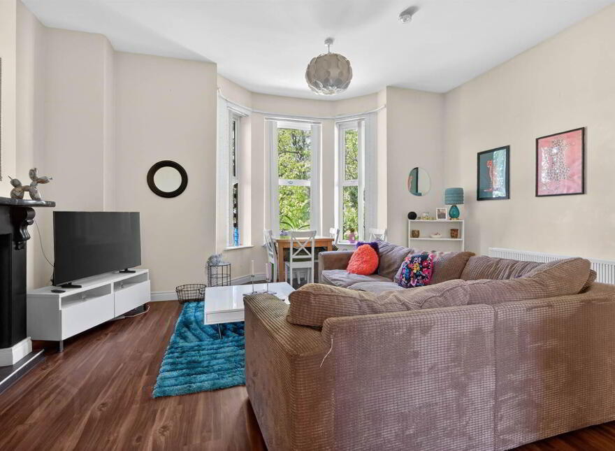 Three Apartments @, 47 Ashley Avenue, Belfast, BT9 7BT
