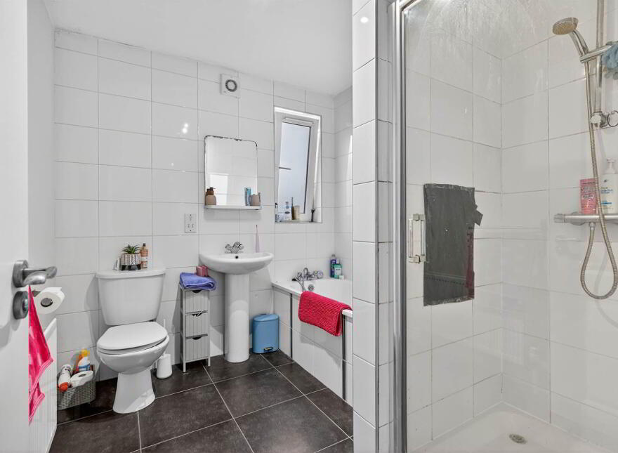 Three Apartments @, 47 Ashley Avenue, Belfast, BT9 7BT
