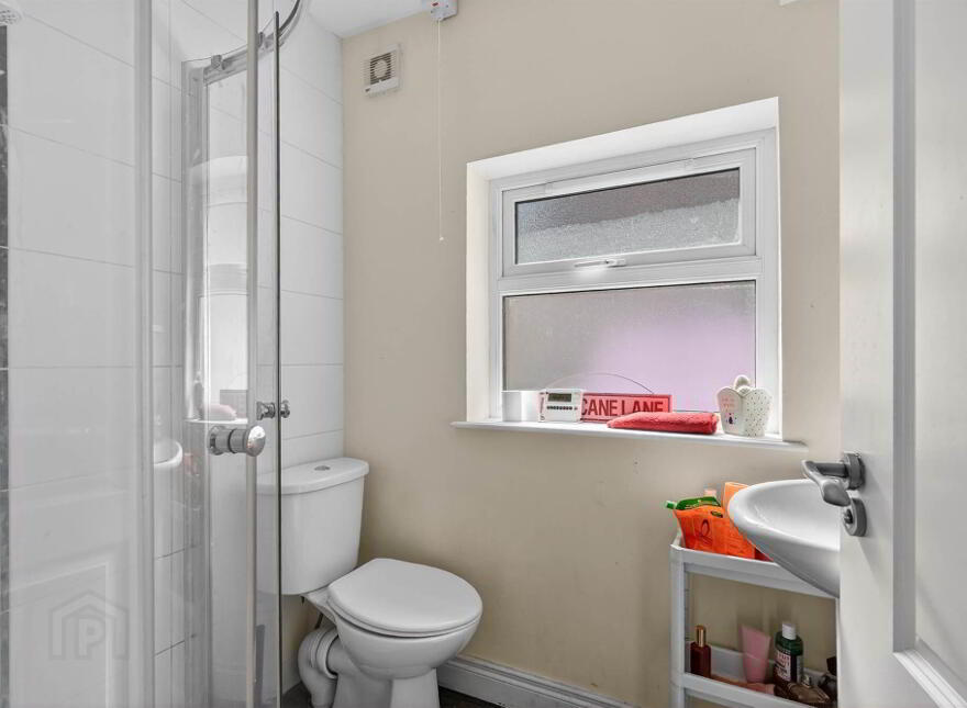 Three Apartments @, 47 Ashley Avenue, Belfast, BT9 7BT