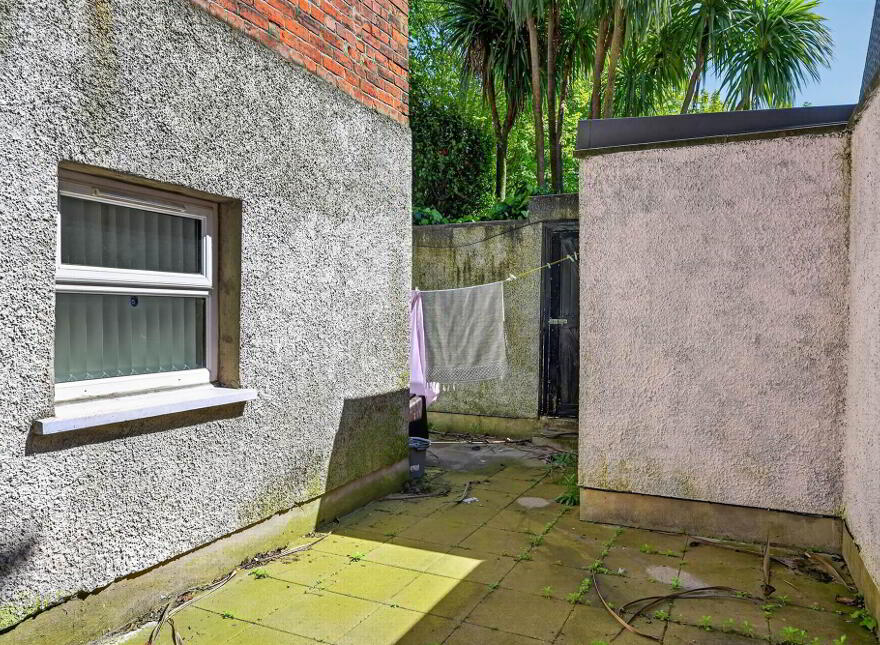 Three Apartments @, 47 Ashley Avenue, Belfast, BT9 7BT