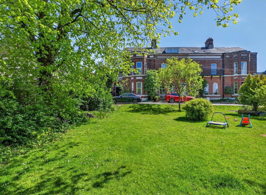 Three Apartments @, 47 Ashley Avenue, Belfast, BT9 7BT