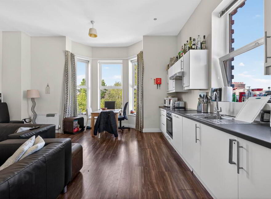 Three Apartments @, 47 Ashley Avenue, Belfast, BT9 7BT