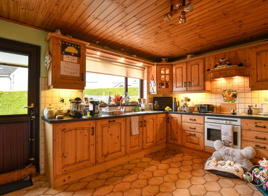 75 Kintyre, Antrim, BT41 2AW