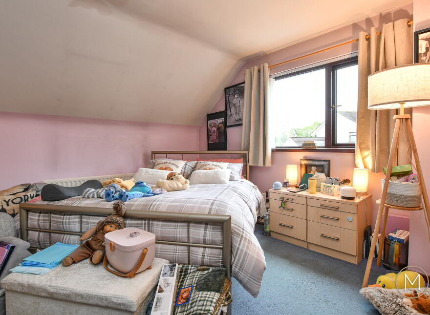 75 Kintyre, Antrim, BT41 2AW