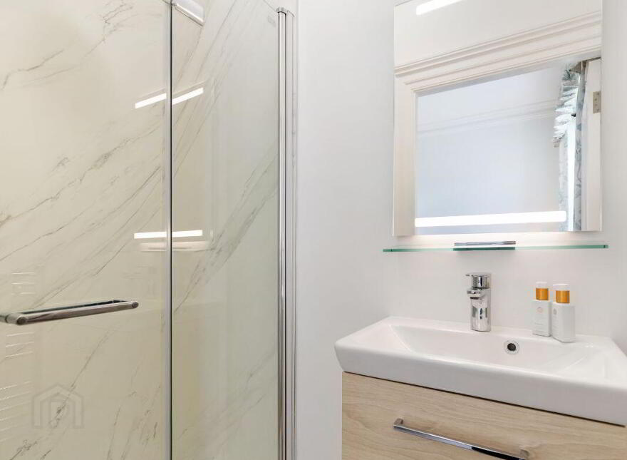 Apt 11, Anglesea, Crofton Road, Dún Laoghaire, Dun Laoghaire, A96XW7W