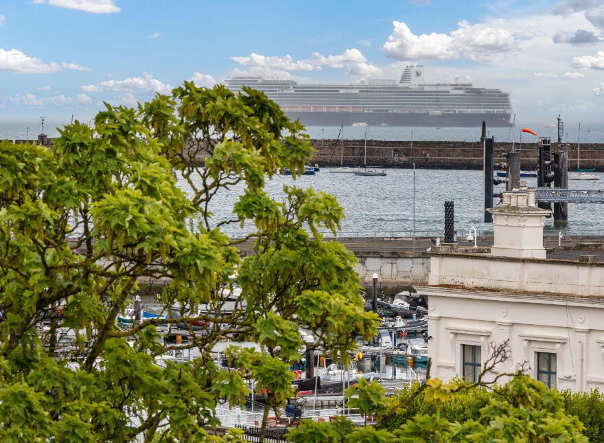Apt 11, Anglesea, Crofton Road, Dún Laoghaire, Dun Laoghaire, A96XW7W