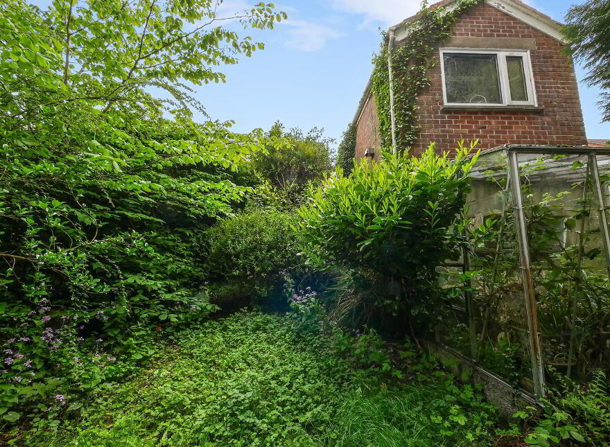 20 Ivanhoe Avenue, Saintfield Road, Carryduff, Belfast, BT8 8BN