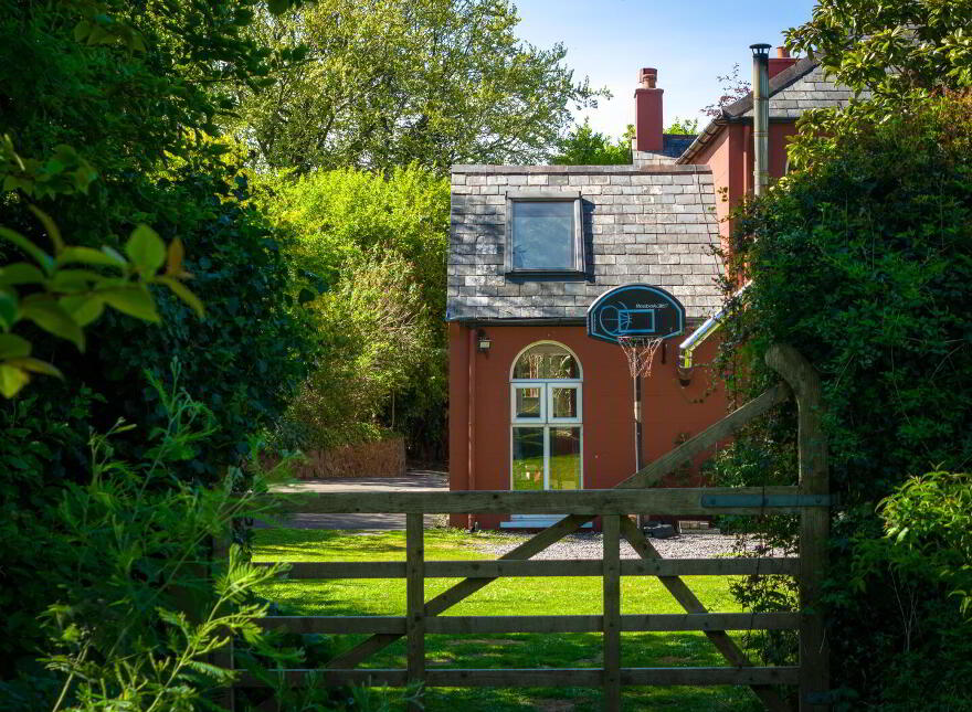 Ringreagh, 8 Craigdarragh Road, Helens Bay, BT19 1UA