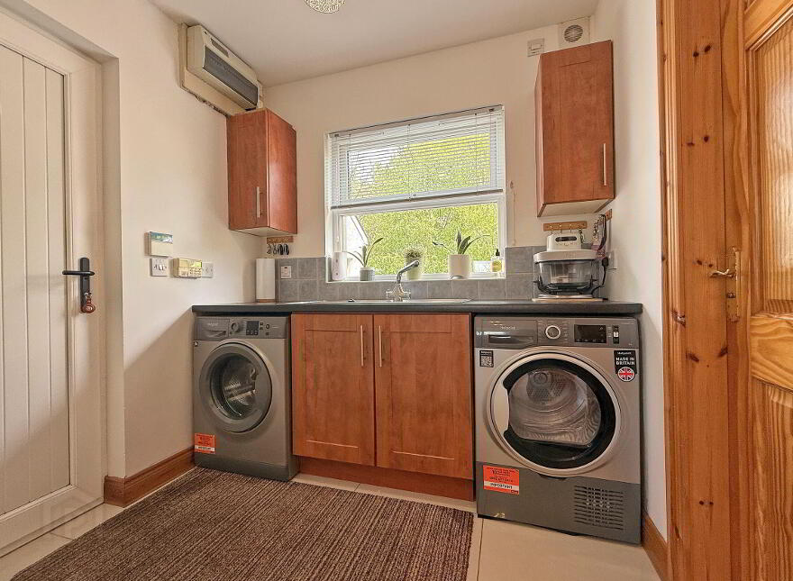 25 Seneirl Road, Castlecatt, Bushmills, BT57 8TS