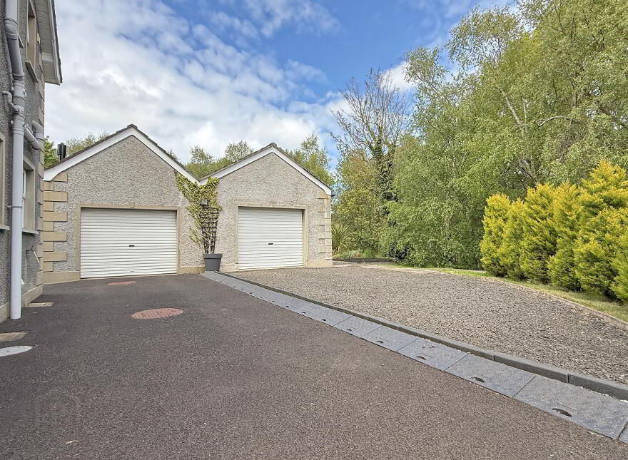 25 Seneirl Road, Castlecatt, Bushmills, BT57 8TS