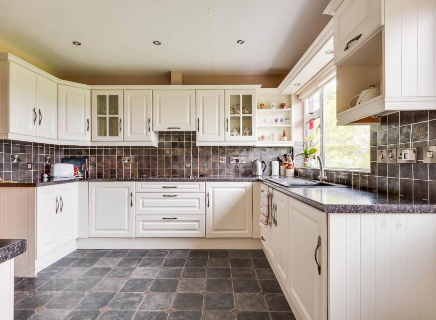 36 Castlebalfour Road, Lisnaskea, BT92 0LT