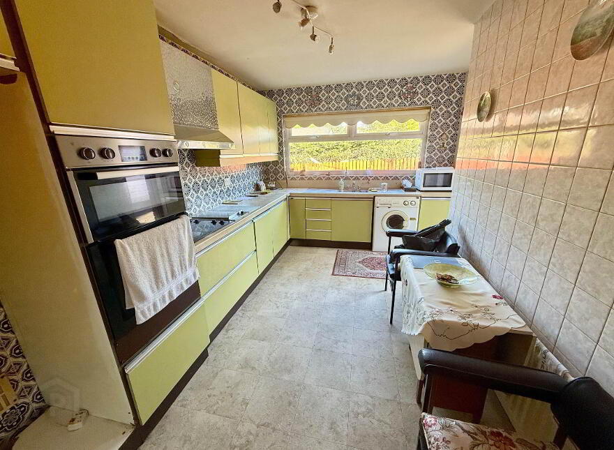 8 Willowbank Crescent, Belfast, BT6 0NX