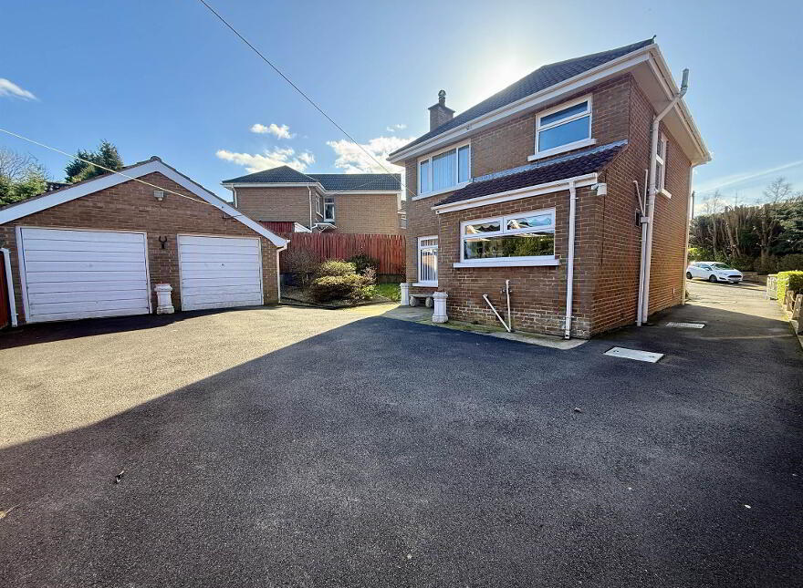8 Willowbank Crescent, Belfast, BT6 0NX