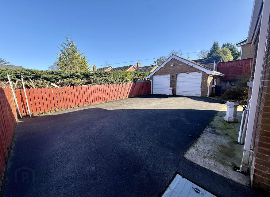 8 Willowbank Crescent, Belfast, BT6 0NX