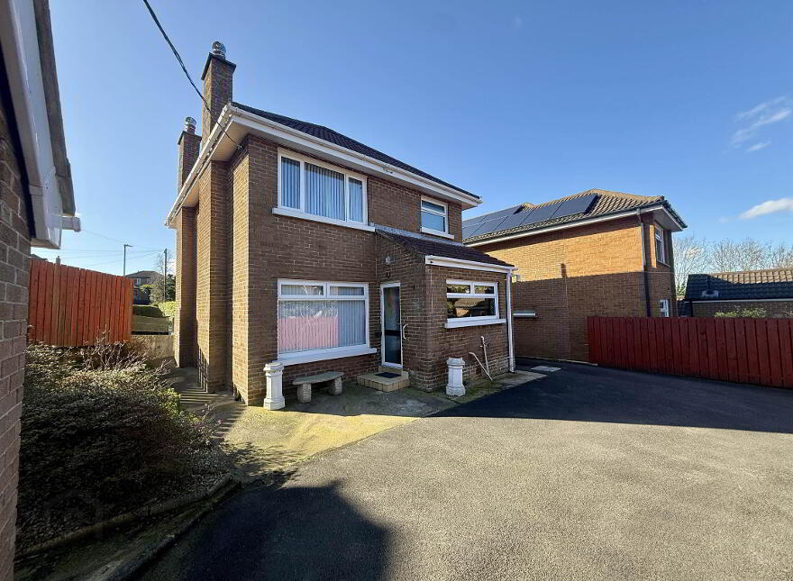 8 Willowbank Crescent, Belfast, BT6 0NX